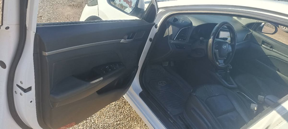 افانتي موديل 16
رقم بغداد باسمي سنويه ل 2030
تحويل ثاني يوم 
كير مكينه  تبريد كهربائيات  كلها شغاله 
بيها ضرر جاملغ ايسر وباب ايسر تصليح بدون دواخل 
وقبق الجنطه مبدل 
السعر 110 وبيها مجال 

رقم صاحب السيارة 
***********
