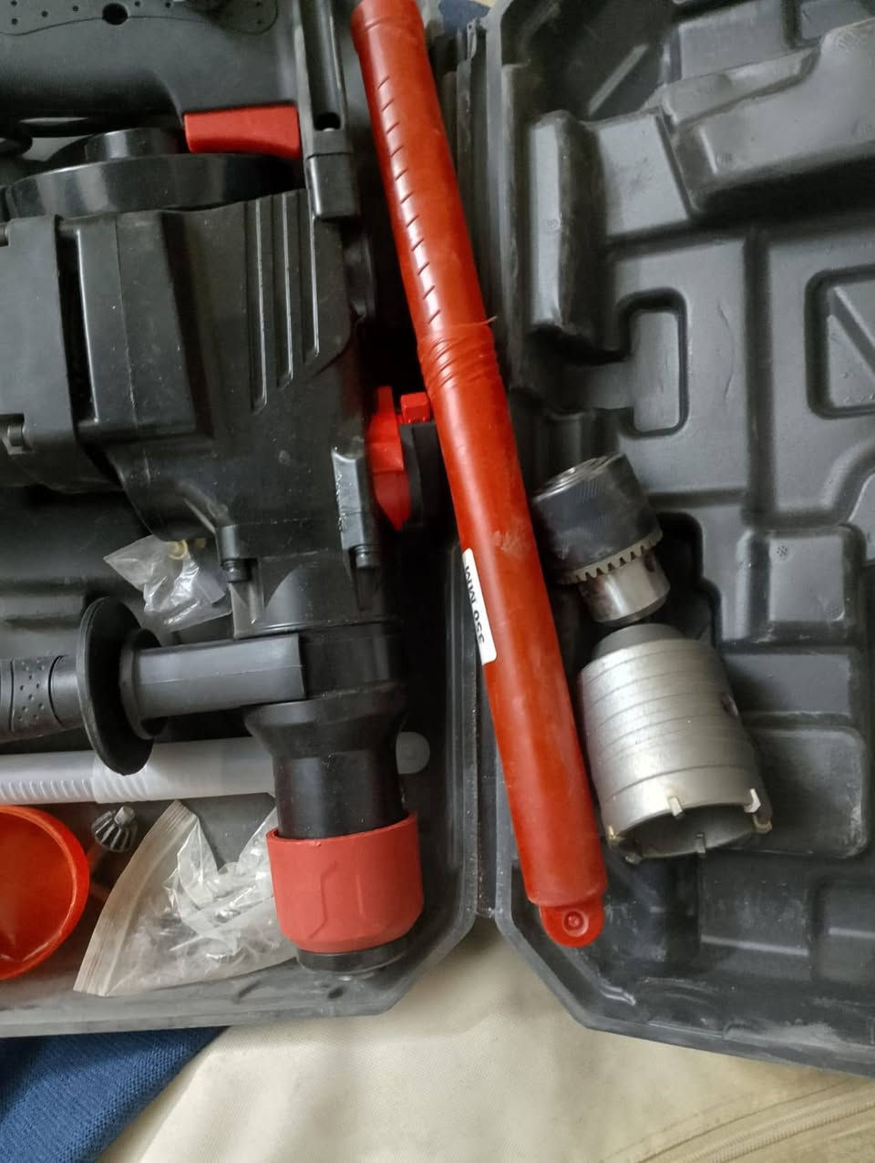 السلام عليكم ورحمه الله 🩷
جديد غير مستخدم. 
استيراد خاص 
كوسره حجم صغير 
ودريل. 850واط للخلط المادة والتكسير والتقشير 
  850واط حقيقي. استيراد خاصة  السعر 50الف العنوان التميميه لايوجد توصيل
***********
