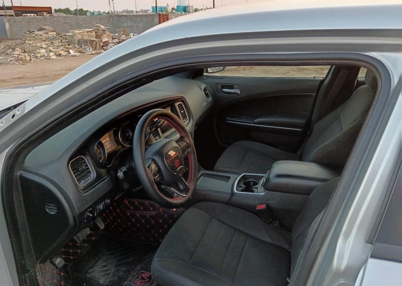 السلام عليكم 
جارجر موديل 2018بوليسي محرك 5700
رقم بصره انگليزي مجدد 2031.حادث بسيط جداً موضح بالصور 
بجم كبس بدون ايرباك بدون شاصي بدون لغد كله سليم سياره جاهزه كير محرك حداديه جيد جدا ماشيه 140 السعر 165 بيه مجال مكان السيارة البصرة 
للاستفسار *********** البصرة, العراق
