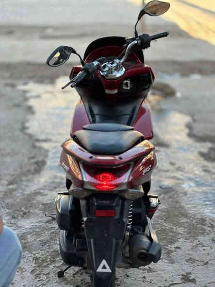 دراجه pcx للبيع ياباني جيل الاول
كامله اي نقص مابيها محرك مكفول الكفرات شوفت عينك السعر 1500 وبيها مجال قليل  مكاني بغداد الدورة شارع 60  للاتصال ‏‪***********
