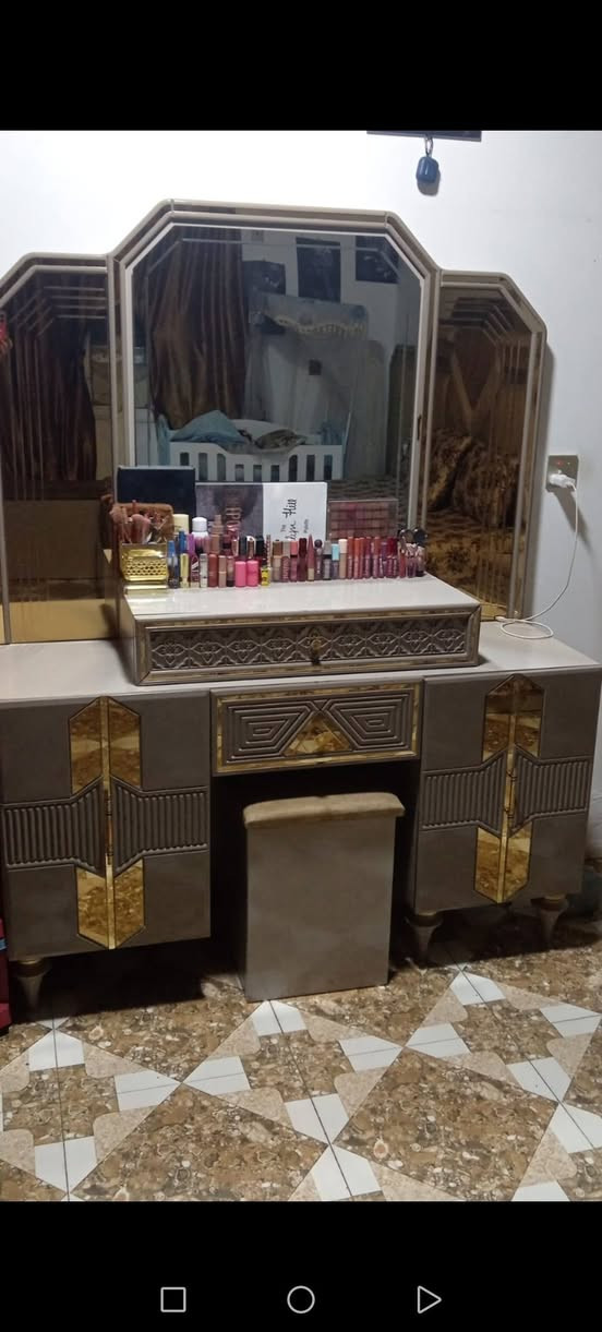 غرفه نوم سعرها مليونين بيهه مجال ***********
