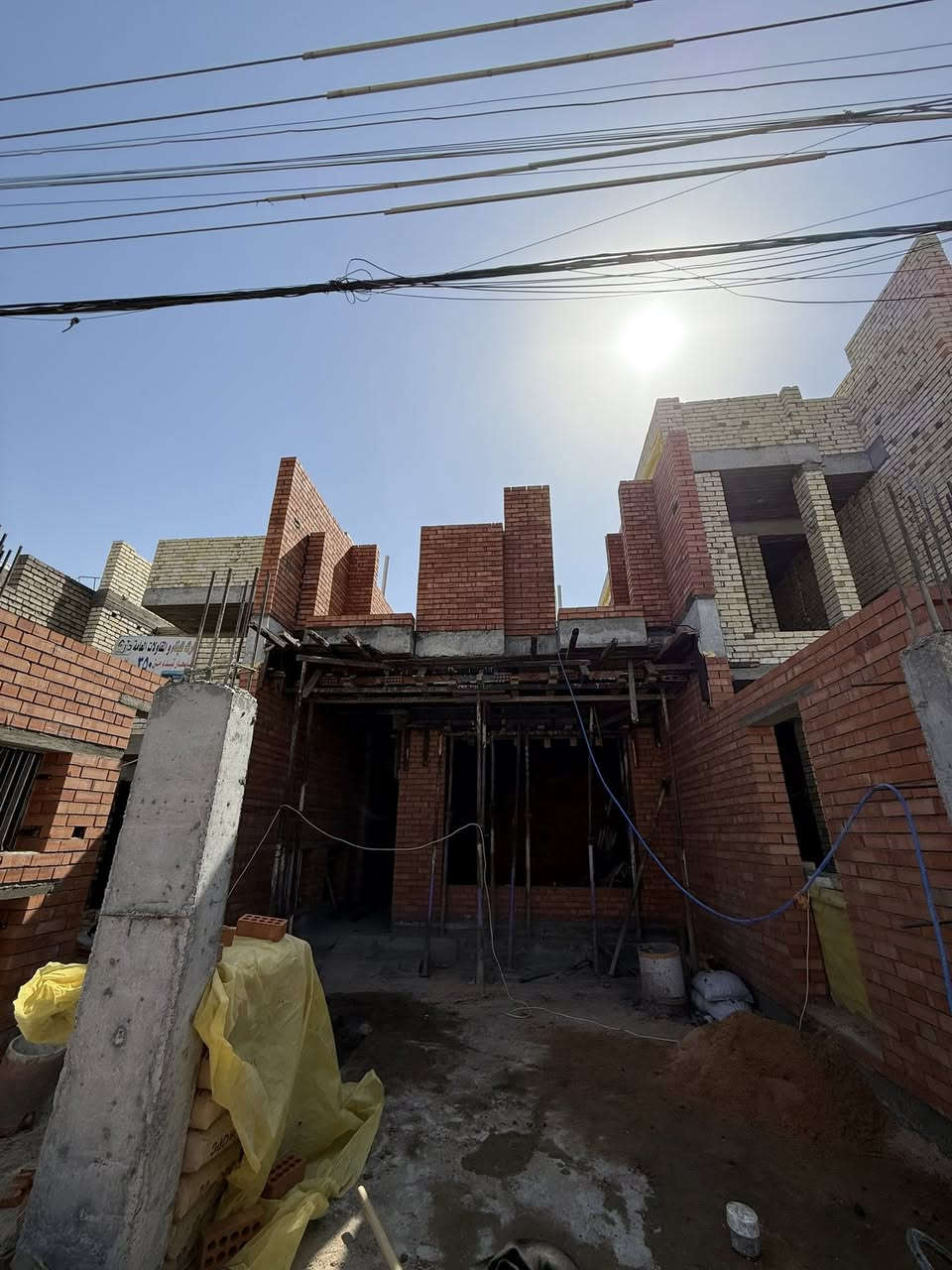 السلام عليكم 
تم على بركة الله 
ختم الطابق الأول
لموقع حي الجامعة (8)
على ارض بمساحة 180م
رقم الهاتف / واتساب 
***********
