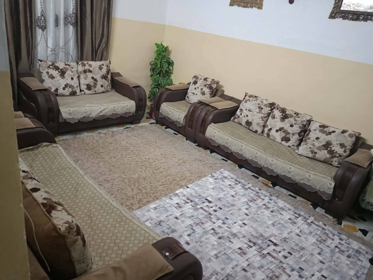 طخم للبيع نظيف جدا في الصوره والفيديو السعر 300 الف وبي مجال قليل الموصل الايمن حي المغرب قرب مجسر ابو ليلى موبايل ***********
