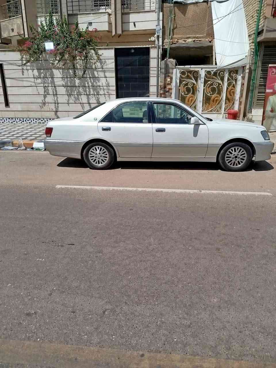 ملكه للبيع سعر  90 وبيه مجال رقم بغداد مدفوع كمرك مصبوغه للجماليه وبيه ضربه بل جاملغ الخلفي يسره للتواصل  ع  ***********

