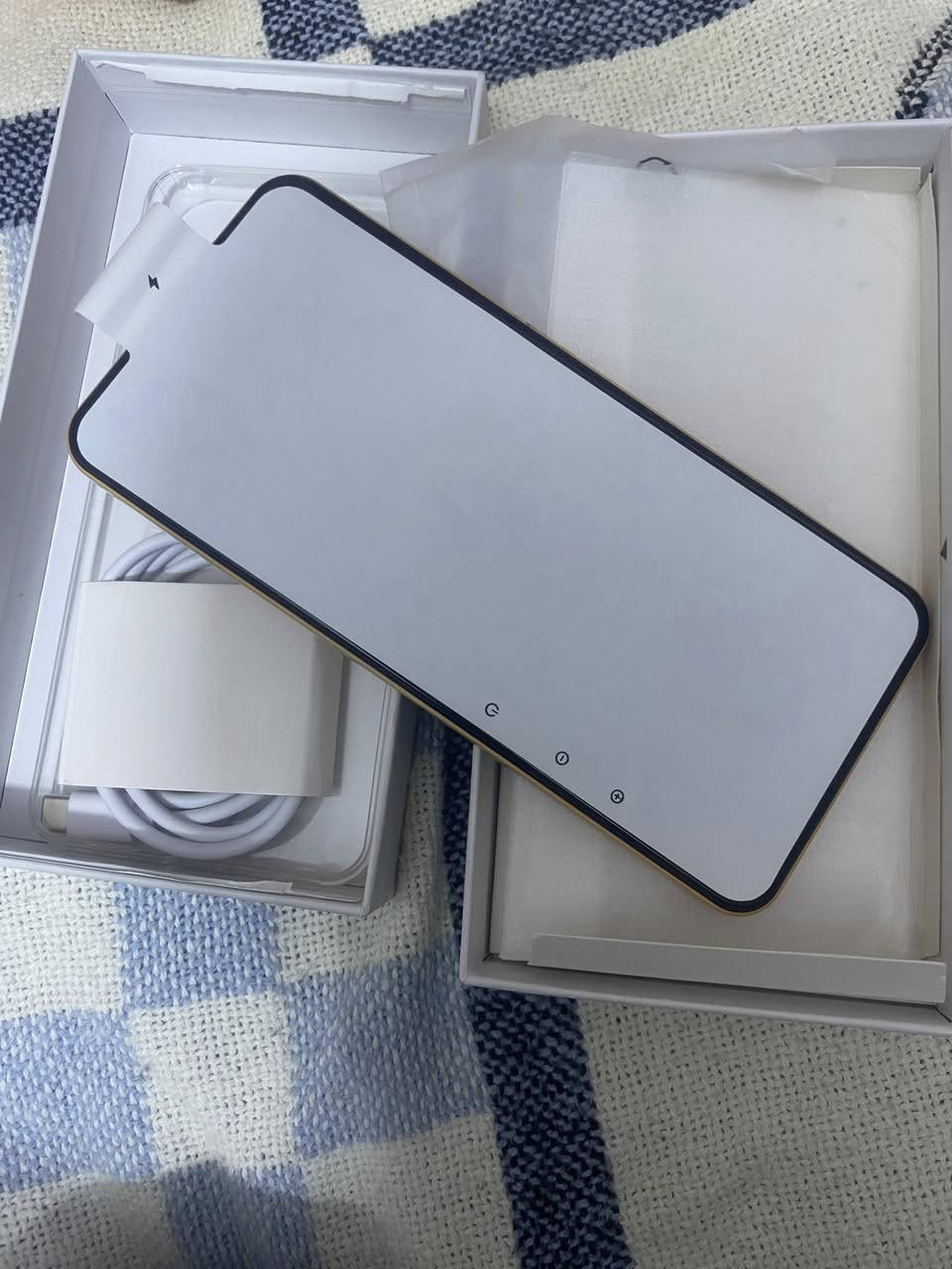 السلام عليكم
طلعلي بالامزون ايفون كوبي ١٧نظام اندرويد الي يريدة يخلي سعر وبالعافية علي


**إذا كنت صاحب هذا الإعلان وتريد حذفه لأي سبب، رجاءا أرسل رسالة إلى الدعم الفني**