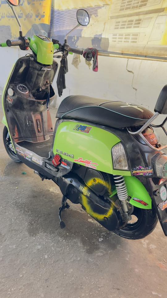 بوليسي  اخذتها حاويه  صارلها 4 اشهر شايل كفراتها الاصليا ضامهن خال تجاريات اذا تريد موجود الاصلي انطيكيا وياها السعر 800 وبيها مجال ***********
