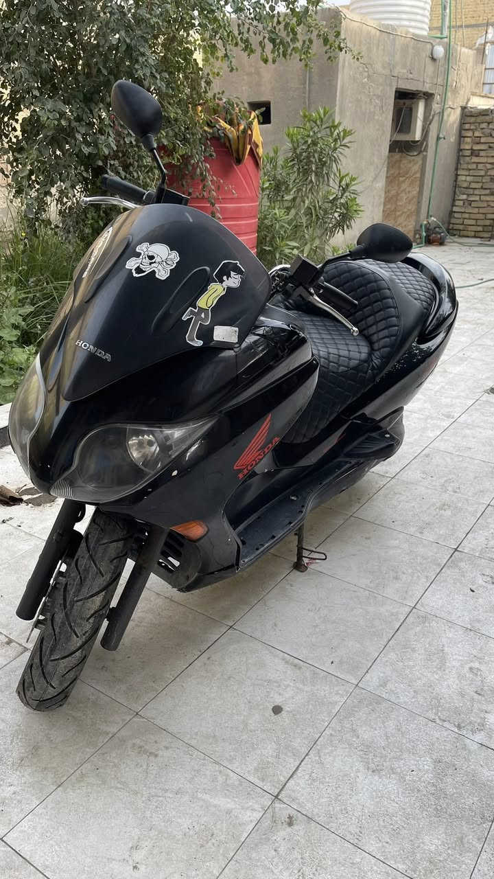 السلام عليكم
فورزا 010 للبيع
كفراتها كدامكم مبينه بالصور 
عمية بلاد 
مكينتها حلوة وناعمة 
بس بيها ضعف بالفيت بم 
ونواقص بسيطة 
سعرها 900 وبيها مجال
مكاني ناصرية مركز 
رقمي 
***********
