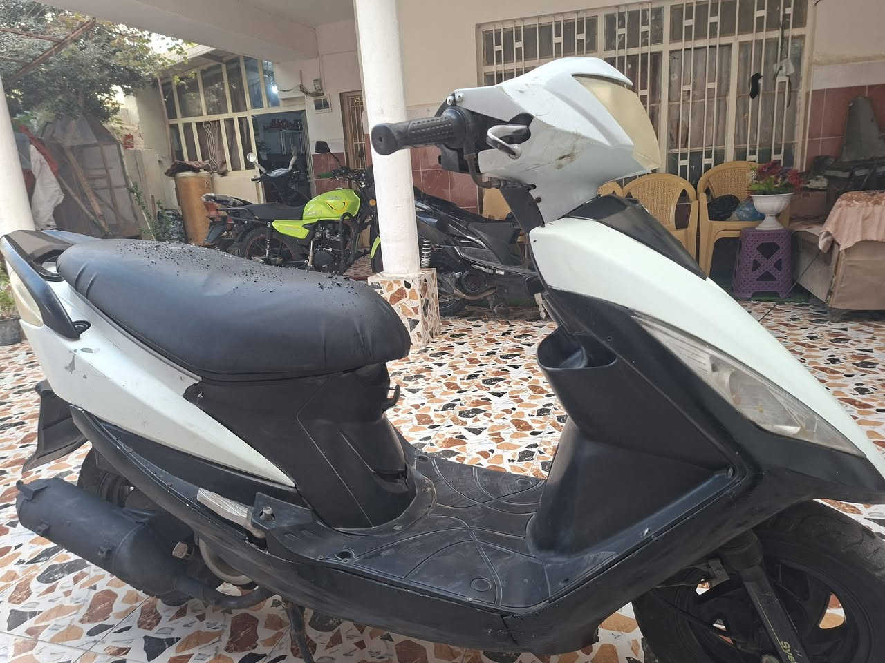 مكلف بالنشر. ٢٠٠ الف 
للبيع سايم جي تي شغال بس متروكه نضيفه حيل للبيع بيهه تبخير ونقص بطاريه للعلم كابريتر مو نوزل اني ماريد اصلح ابيع على وضعهه للاستفسار اكثر ***********
