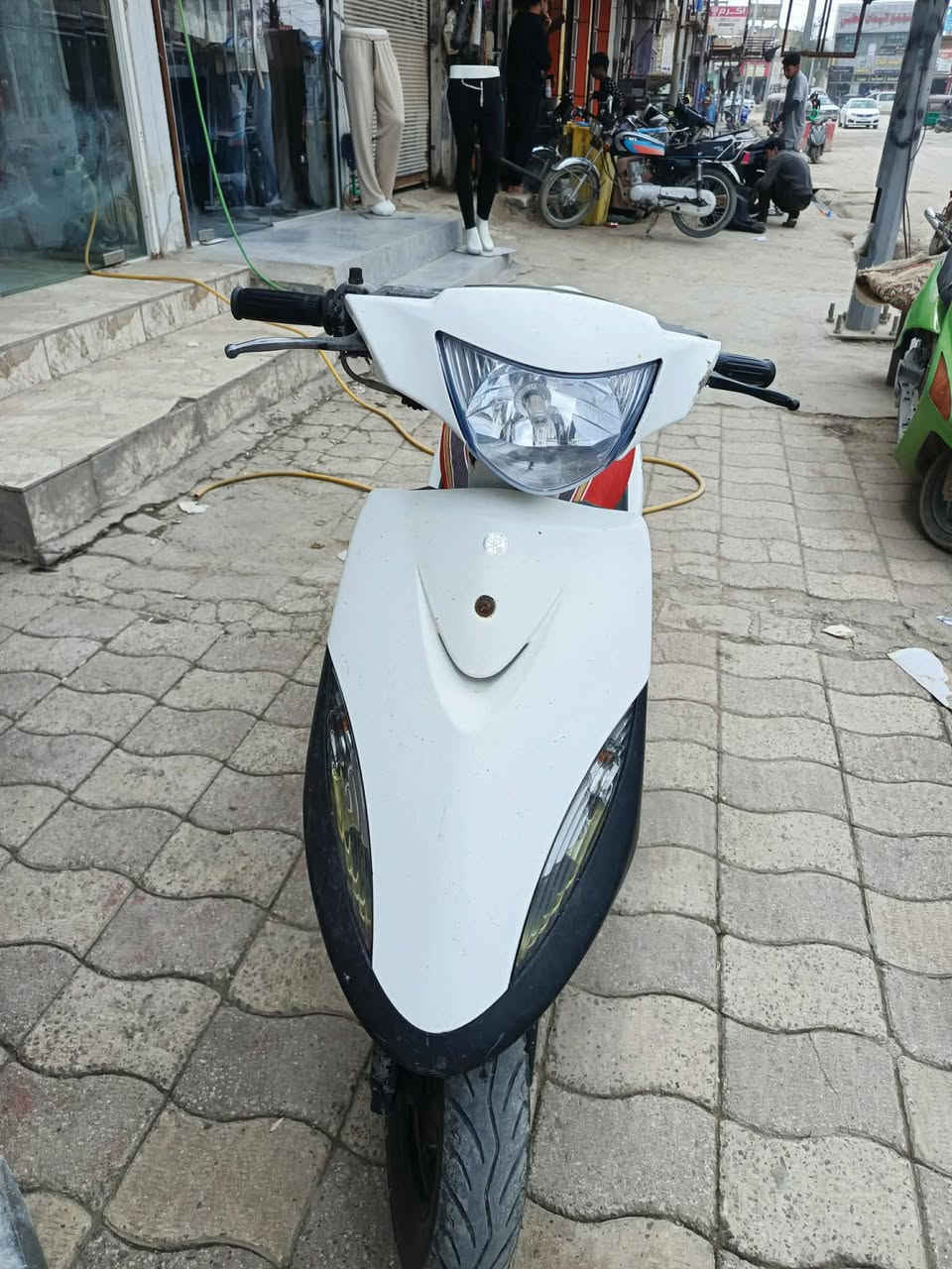 السلام عليكم دراجه للبيع ماكس عدله مقفوله كفاله عامه السعر 950 مكان بابل قضاء القاسم(***********)
