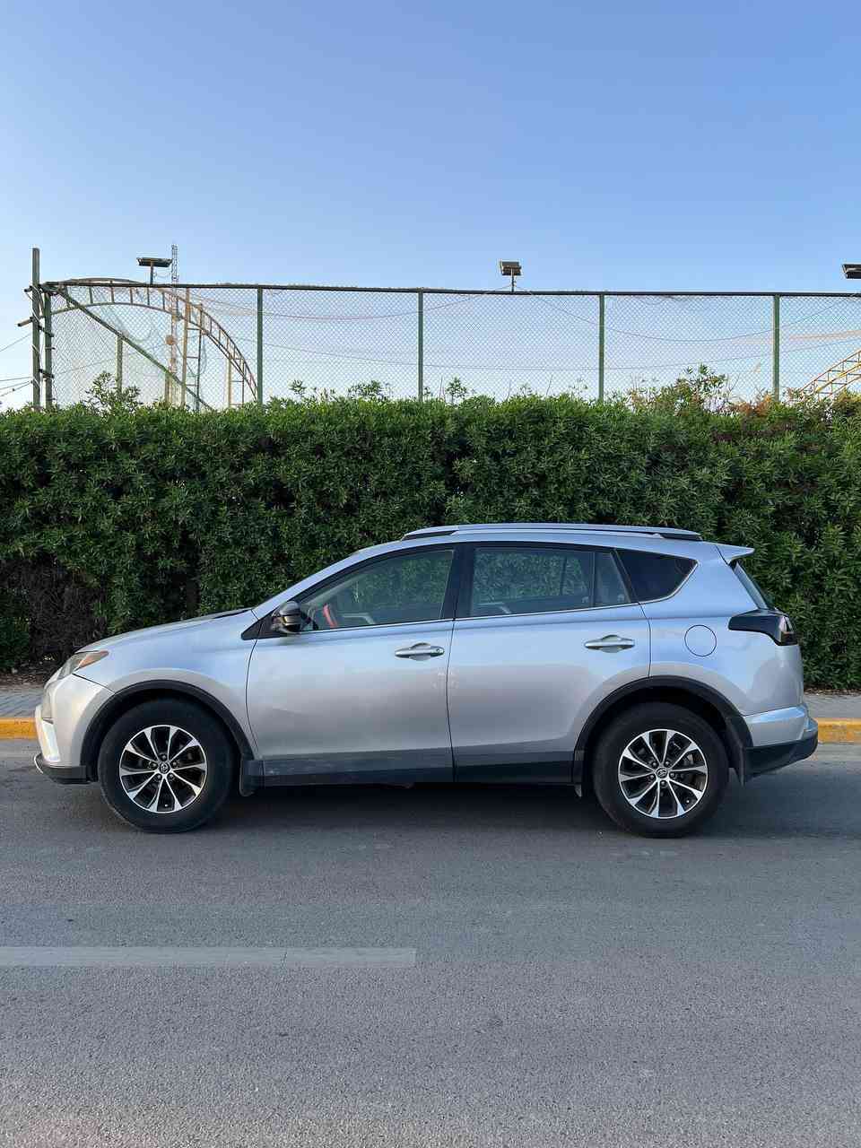 سلام عليكم
راف4 2018 وارد امريكي 
مواصفات:
تبريد وتدفئه ثلج
مكينه وكير بضمانتي
ثلاث اوضاع قياده 
Eco.normal.sport
محرك 2500
مثبت سرعه
مانع انزلاق
دفع رباعي
كامره خلفيه 
ويل كب
رادار امامي
كامره خلفيه 
تحكمات ستيرن
السعر 175 
رقمي ***********
