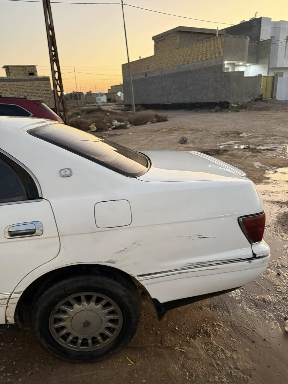 بطة ١٩٩٣ صبغ عام بيهة طخة بالجاملغ اليمنة وشخط ليورة سيارة نقصهة بس تبريد رايدهة ب٤٠
مكاني واسط 
***********
