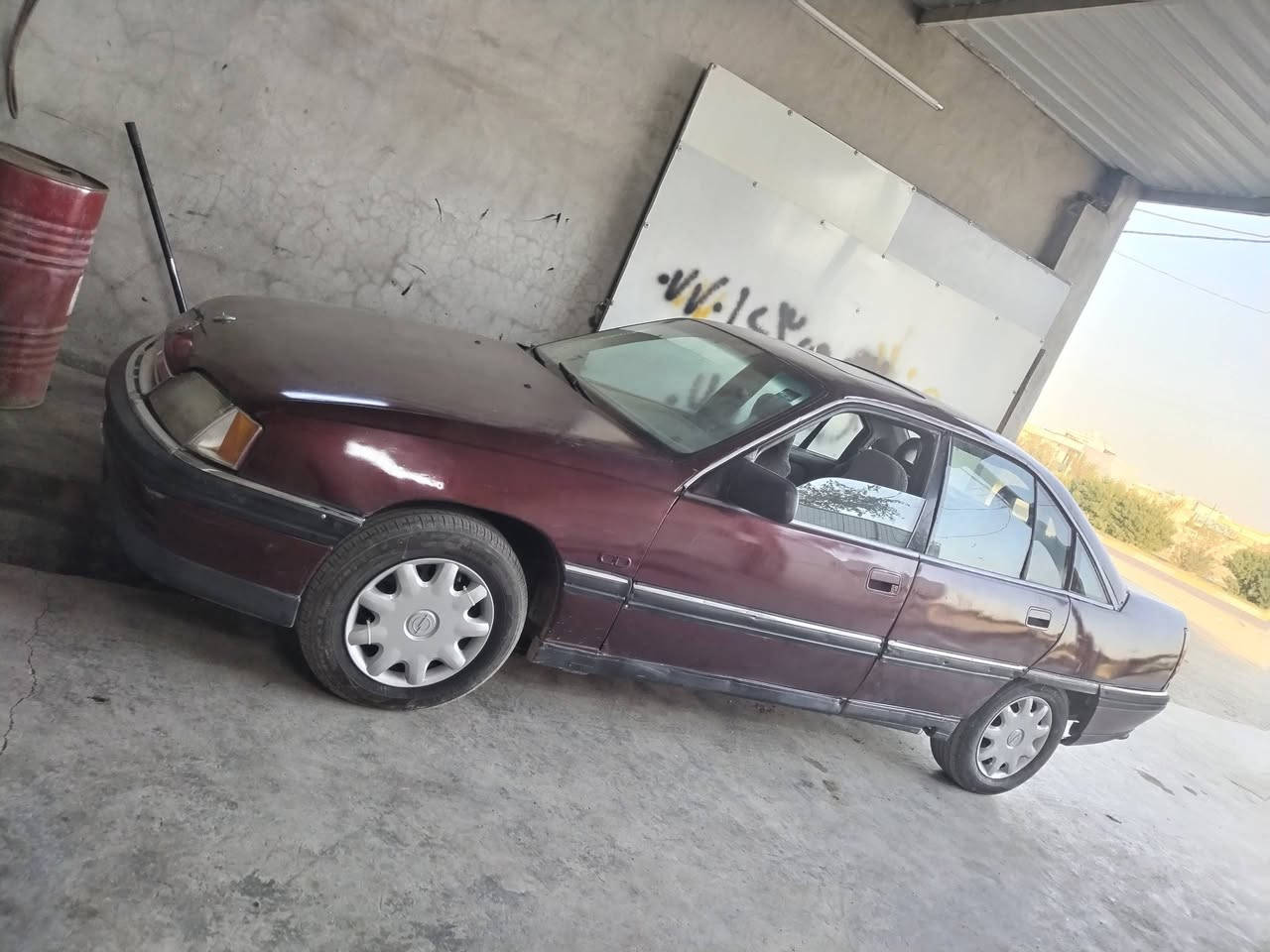 سلام عليكم سياره اوميكه موديل 92 محرك 20 سياره سبغ عام رقم كركوك سنويه جديد لحد 2031 رقم انكليزي كير محرك صدر جديد كهرباء كوله شغال سعره 28 بي مجال شراي خابر *********** مكان كركوك داقوق بي كود بنزين
