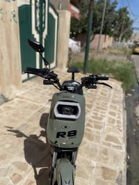 للبيع السعر 250وبي مجال   فقط الشاشة مكسوره  07778228802