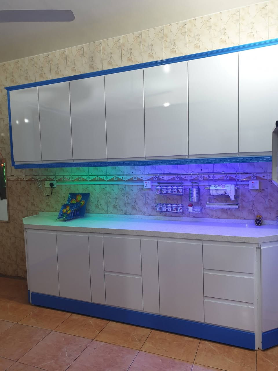 كاونتر جديد للبيع مثل الصوره كلش جديد مع الثلاجه هيتاشي والفرن والشافطه والطباخ كلهن  DLC
سعر اربع ملايين ونص شامل كلشي علما الكاونتر سلات وسوبر ماركت وسله مواعين سحب وفلتر ماء


**إذا كنت صاحب هذا الإعلان وتريد حذفه لأي سبب، رجاءا أرسل رسالة إلى الدعم الفني**