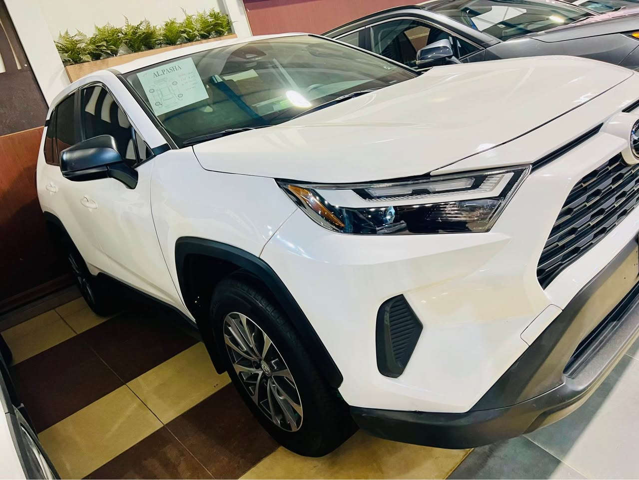 السلام عليكم 
للبيع تويوتا راف فور Rav4 موديل 2024 
موصفات LE  رقم كاتي يترقم شمالي بيها 3 اشهر مجال للترقيم من تايرخ البيع 
الظرر فقط بداية جاملخ سكن تعديل وكارت بدون دواخل بدون ايرباك بدون تبديل 
ماشيه 38 الف 
السعر 236 بيها مجال بسيط 
للاستفسار اتصل ع الرقم ***********. كركوك, العراق
