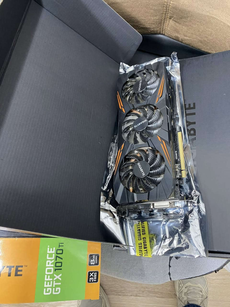 كرت شاشة 1070ti 
8g
السعر 150 الف 
الكرت حرارتة توصل 85 
مكاني زيونة ومتوفر توصيل ***********
