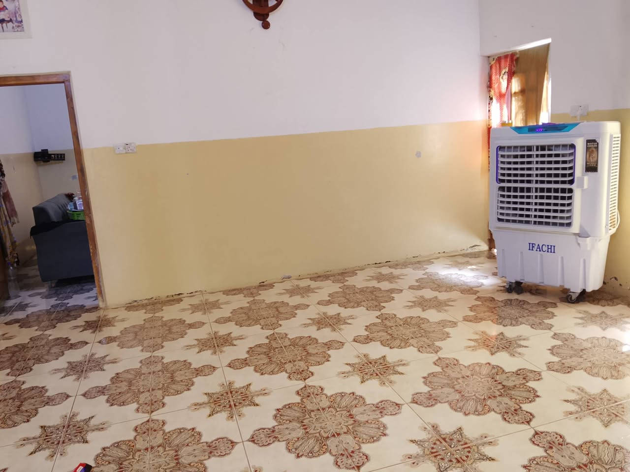 بسم الله السلام عليكم يتوفر دار للبيع مساحة واسعة جدا مميز عدد غرف 2 مع استقبال ومطبخ وصاله كبيرة بيت بنيته على ايدي خير من الله مي اساله ومي قطاس كهرباء خير من الله ديالى منصوريه الجبل مقابيل المجارين أقرب داله جامع نبي الله عيسى ***********
