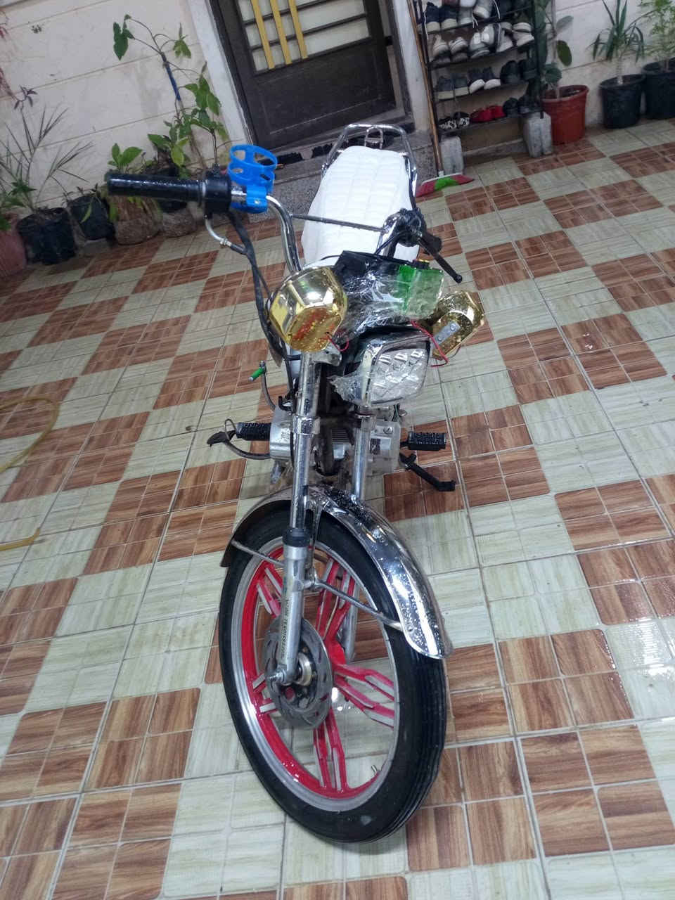 السلام عليكم 

دراجه سيفان 5 كير موديل 2021 

شلعه معدل 

السعر 250 وبي مجال بسيط جماعه 200 لا تتعب نفسك

مكاني تكريت التوحيد

لستفسار رقمي متواجد فقط وتساب ***********
