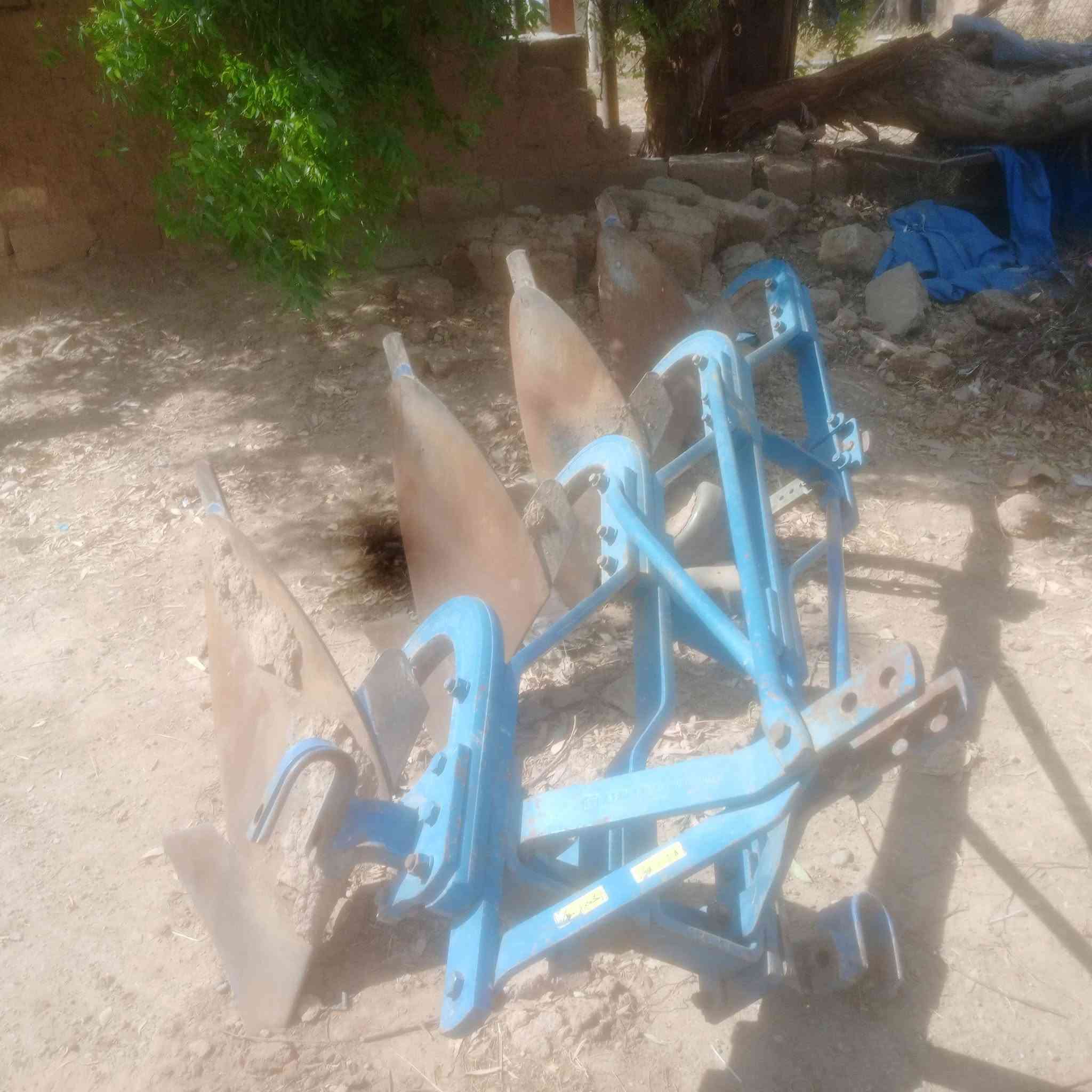 للبيع فيات 110 مع تبان نوع هارمك مع فدان رباعي حجم 12 مع خرماشه حجم 11
المكان كركوك 
***********
