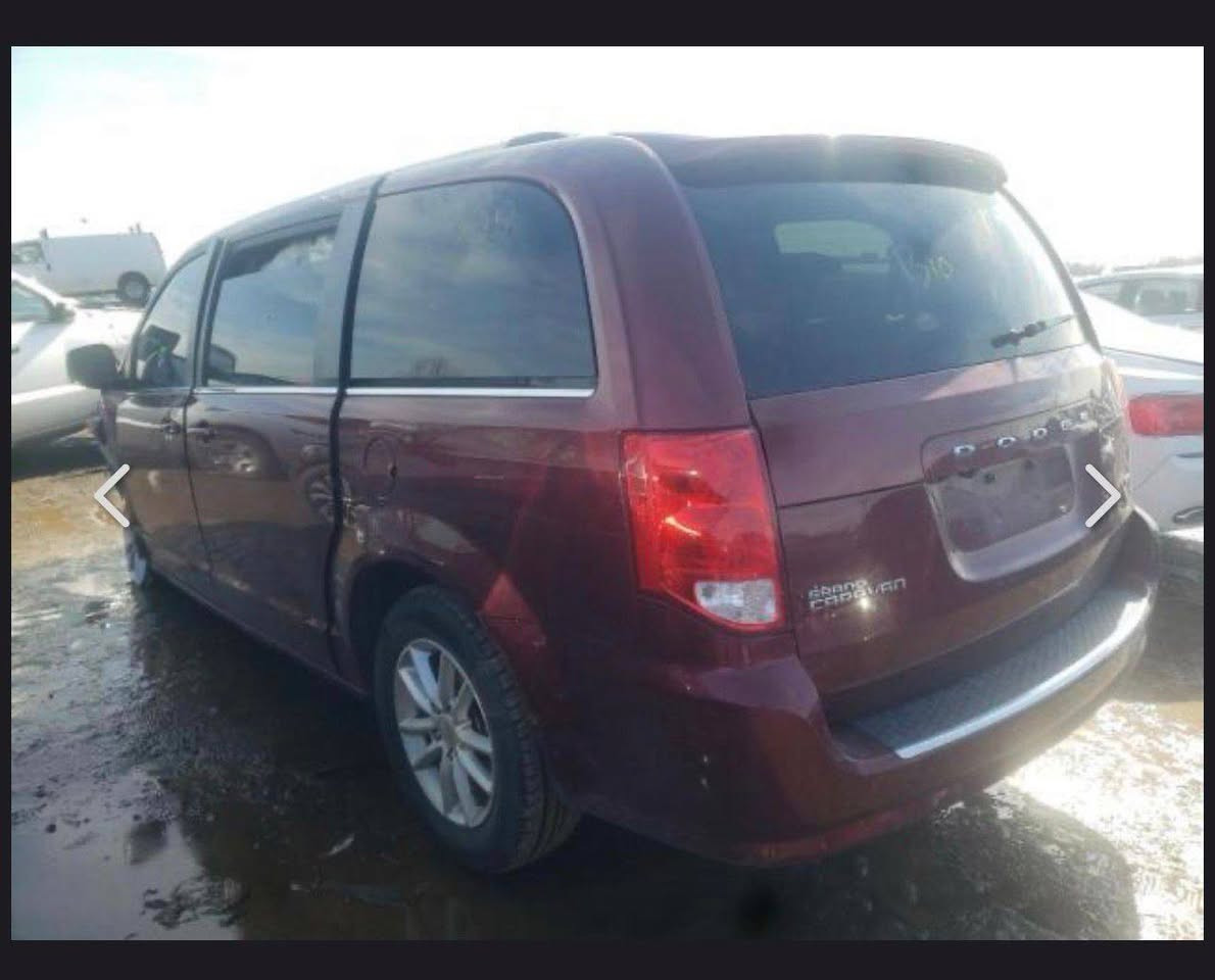 دوج كرفان موديل 2020
مواصفات SXT 
بيبان كهرباء 
جنطة كهرباء
تشغيل عن بعد 
شاشة كاميرة 
كشنات جلد
نضام ECO
گير محرك  جدد 3600
ماشيه 40 الف م
سياوه جديده ممتعوبه وجاهزة مابيها اي نقص 
سنوية لوحة جديدة رقم بغداد بأسمي تحويل مباشر
السعر 165
مكان السيارة سيديه
***********
