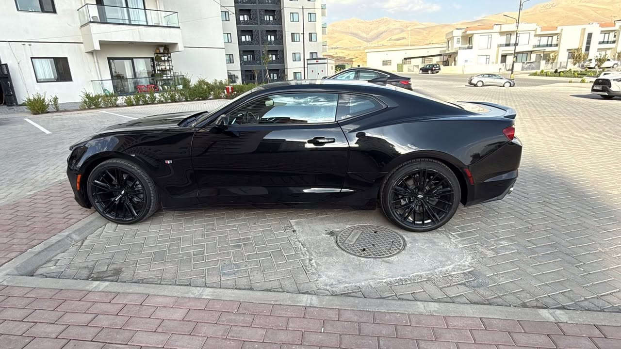 السلام عليكم
كمارو موديل ٢٠٢٢ 
اربعة سلندر
مواصفات بصمة تشغل بصمة ايواب كاميرة خلفية كشنات جلد لونين ويلات ٢٠ تو سايز
تايرات جديدة 
نواقص مابيها السيارة كاملة من كلشي حدادية وصدر وفلاتر مابيه اي عيب 
كير ومكينة بشرط 
حادث قطعة صبغ الجاملغ خلف السكن
صندوق مبدل بلادي نفس اللون
السكف بيه تعديل بارد
ماشية ٥٩ الف كيلو متر 

المطلوب 134  ومجال 
وماكو كمارو بهل موديل بهيج سعر 
بس ايرباك تكمه طاك
السيارة باسمي تحويل بنفس اليوم
مكان السليمانية 
***********
