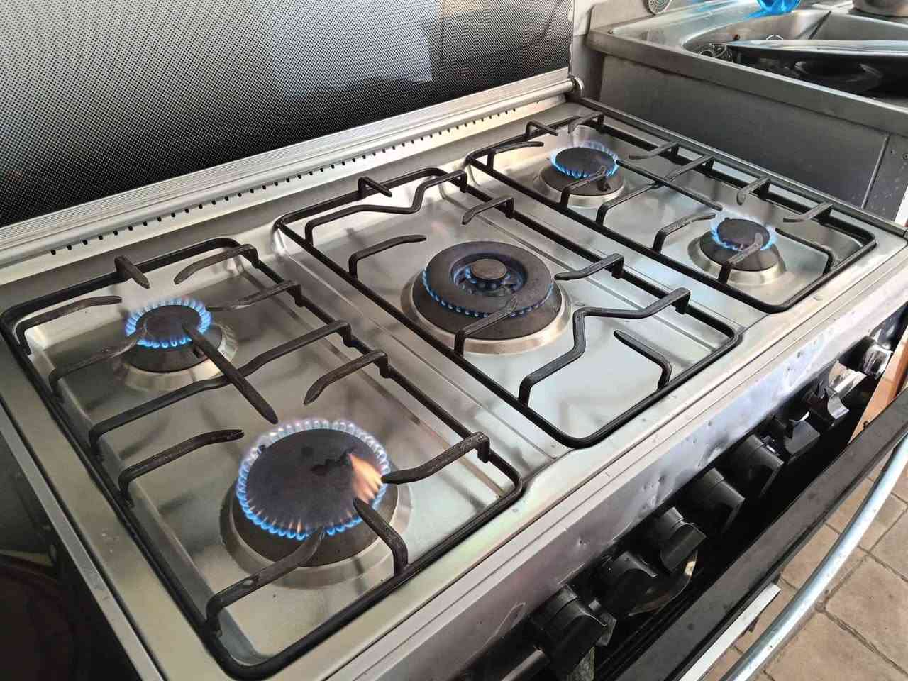 طباخ ٥ عيون شغال فرن فوق وتحت نظيف ب٩٠ بي مجال بسيط بغداد, العراق


**إذا كنت صاحب هذا الإعلان وتريد حذفه لأي سبب، رجاءا أرسل رسالة إلى الدعم الفني**