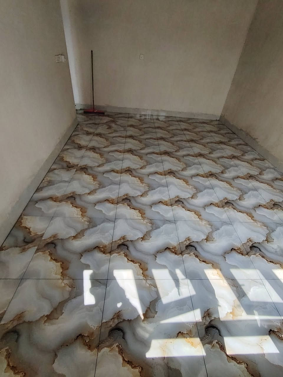 اسطه سيراميك متفرغ حاليا  شغل هندسي واسعار مناسبه خابر وتدلل ***********
