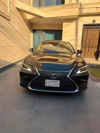 للبيع فقط  لكزز es هايبرد فول مواصفات  سياره وارد خليجي  مصبوغه عام اث...