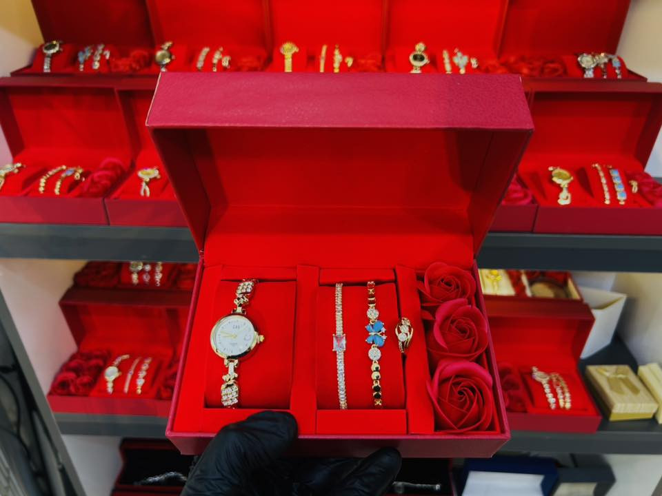 @إشارة

عروض عيد الفطر لا تفوّت!🔥✅

كل ما تحتاجه للأناقة أو للهدايا في مكان واحد:
ساعات – خواتم – عطور – نظارات – بوكسات هدايا – اكسسوارات الموبايل 🎁

كلفة التوصيل 5,000 دينار لجميع محافظات العراق🇮🇶

العنوان/ بغداد شاطئ التاجي
قناة التلي/.   https://t.me/smailAH


**إذا كنت صاحب هذا الإعلان وتريد حذفه لأي سبب، رجاءا أرسل رسالة إلى الدعم الفني**