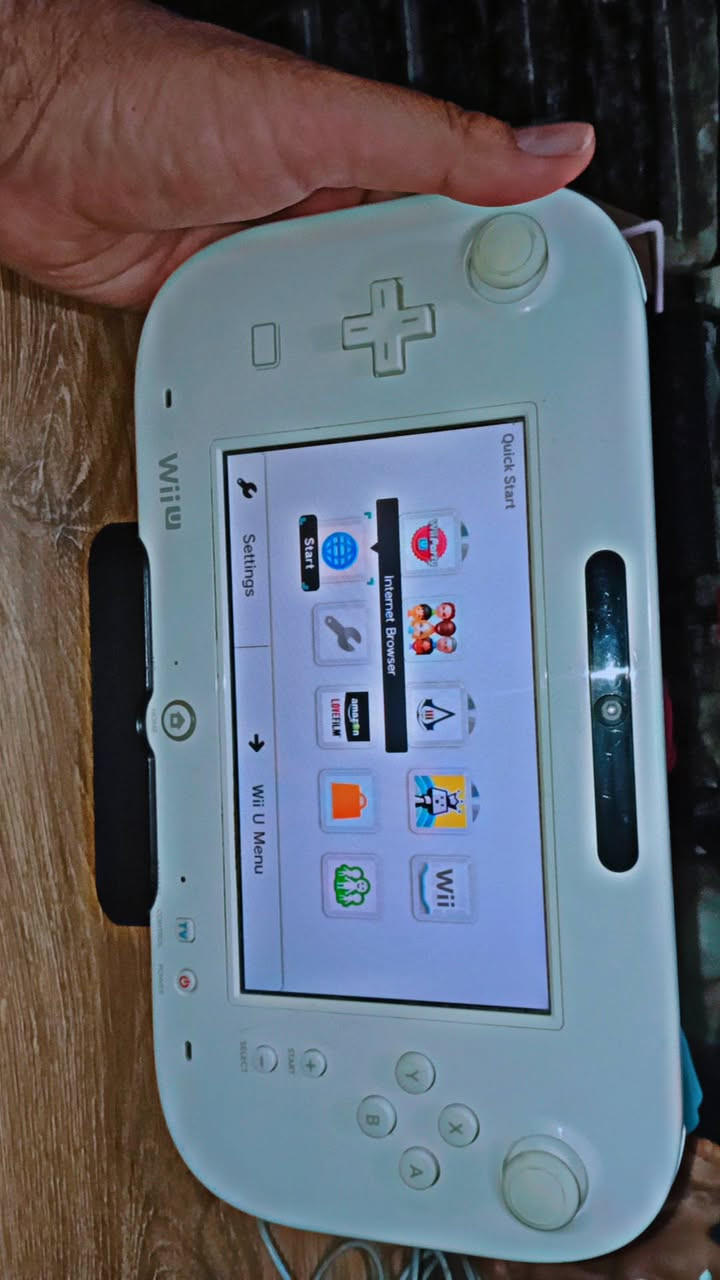 سلام عليكم Nintendo Wii U GamePad  وحدة التحكم الرئيسية لجهاز ألعاب الفيديو Wii U مع شاحنة الاصلية وقاعدة الشحن شرط الشغل ريجن PAL اوربية  سعر ٨٠ الف


**إذا كنت صاحب هذا الإعلان وتريد حذفه لأي سبب، رجاءا أرسل رسالة إلى الدعم الفني**