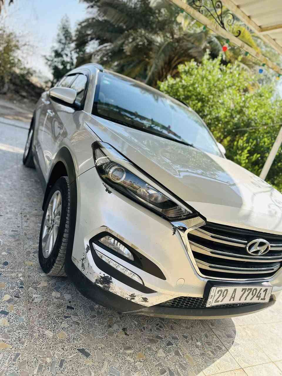 السلام عيكم 
توكسان للبيع 
2016خليجي سياره حلوه ونضيفه بانوراما وكشن كهرباء منظومه تبريد جديده سبيرها منازل ابد 
ماشيه 190الف 
مبدل بيها بنيد وكاله نفس الون 
وبيها طخه يم قبق البانزين يرجع بارد مثل ماموضح بلصور سياره قطره صبغ مابيها
رقم واسط باسمي تحويل ثاني يوم 
مكان واسط | الگارظيه 
***********
