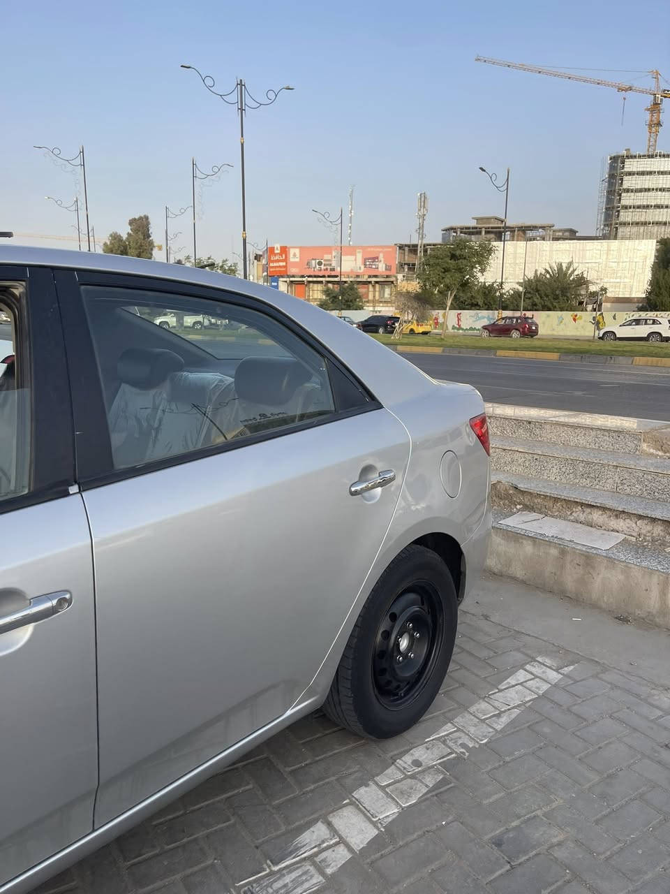 سلام عليكم سيراتو موديل ٢٠١٠  محرك ١٦٠٠  السياره جاهزه من كير مكينه حداديه تخم تاير جديد  السيارة بيها صبغ باب خلفي و دوره الجاملغ الخلفي و الجاملغ المامي صوب السايق مبدل الصلي نفس الون مكان كربلاء تريد  تحول او وكاله ***********
