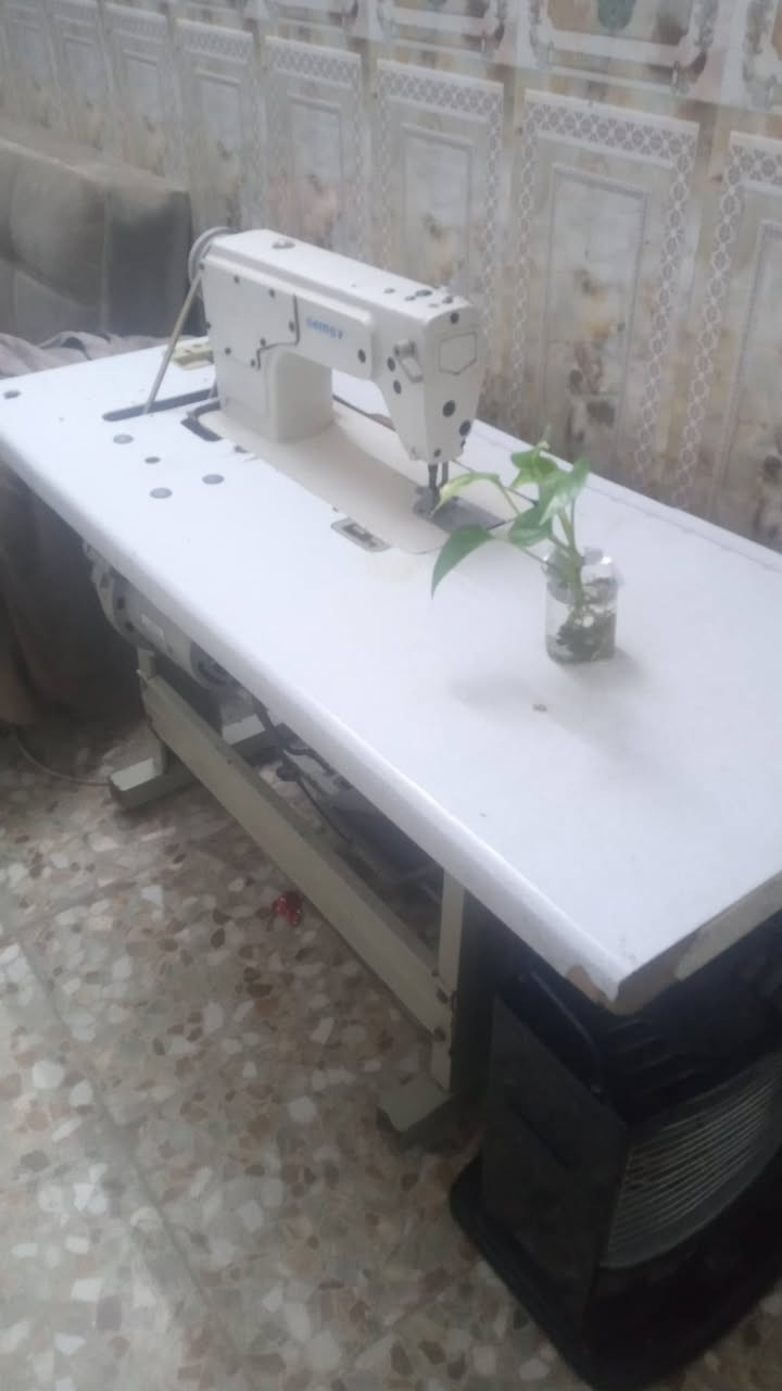 مكينه البيع السعر ١٠٠ قفل المكان العبيدي الكفات شارع خمسين     ***********
