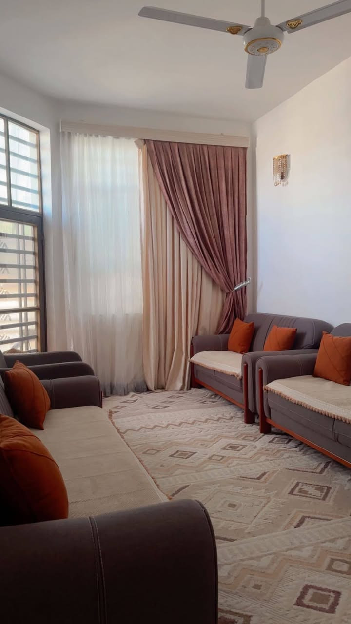 #بيت_للبيع في حي ميسان و سعره 44 و بي مجال 🏠السلام عليكم.. بيت (زراعي) للبيع بموقع مميز ومواصفات ممتازة:
📍 الموقع: حي ميسان - سكلة الكرعاوي - شارع الزوار (قريب جداً من أسواق الميالي).
📐 المساحة: 100 متر مربع.
🧱 نوع البناء: طابوق جمهوري، صب كونكريت مسلح (بناء قوي ونظيف).
📋 التفاصيل والتقطيع:
غرفة نوم.
صالة.
استقبال.
مطبخ.
صحيات (داخلية وخارجية).
للاستفسار عن السعر: في الخاص
#بيت_للبيع #حي_ميسان #بيت_زراعي #زراعي #الجميع


**إذا كنت صاحب هذا الإعلان وتريد حذفه لأي سبب، رجاءا أرسل رسالة إلى الدعم الفني**