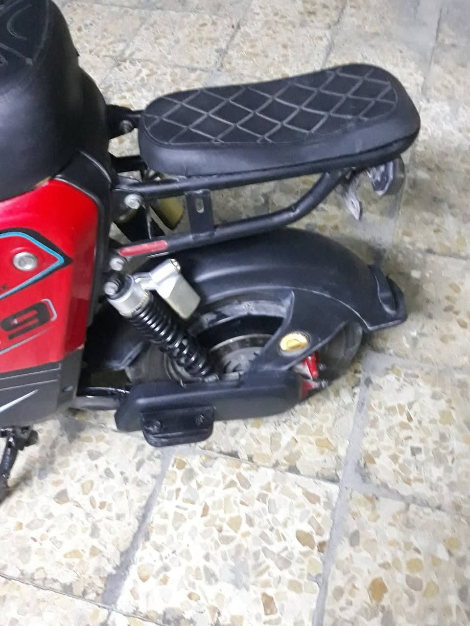 السلام عليكم دراجه شحن للبيع
النوعيه ار تسعه 
موديل 26
5 بطاريات كبار جدد  
نضام Rرجوع للخلف 
تشغيل عن بعد 
انذار ضد السرقه 
 
حساسات بريك امامي وخلفي 
لايت عالي وناصي 
اشاير يمنه ويسرى 
دبل اشارة 
هورن 
انارات جانبيه 
تايرات 2 جدد 
سويج2 + بصمه 2 
مكاني بغداد الحريه 
  
السعر 400  و بيها مجال  
الاستفسار الرقم ***********
