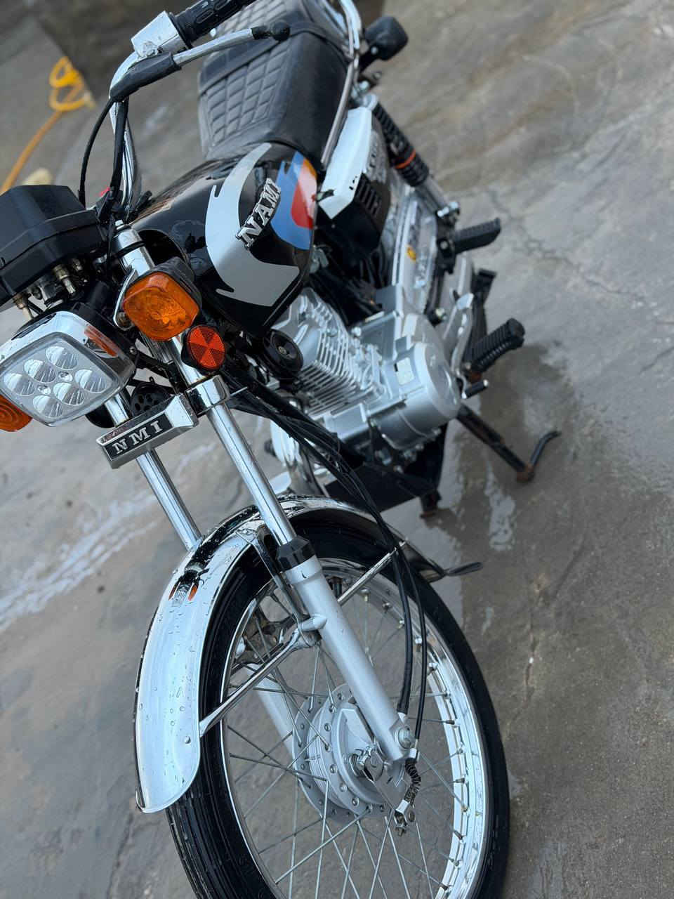 (رقم وسنويه)
دراجه ايراني مديل 23 شلامجه بلاد 
برغي ما مفتوح بيها رقم وسنويه مكاني القرنه 
***********واتساب فقط
