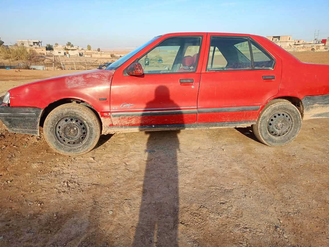 رينو ٩٢ حجم ١٩ سياره بسمي سنويه ٢٨ كير محرك شرط كابون بانزين
***********
