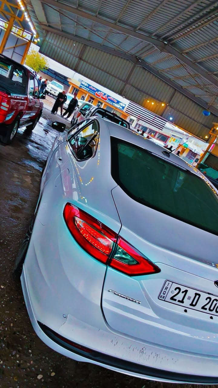 فۆرد فیوژن مۆدیل ٢٠١٥ مەکینە ١٥ تۆربۆ  دوپارجە بۆیاخە بە بئ ناوگرتن ئیرباک بەشەرت گیرو مەکینەو کارابایەت بە شەرت تەقەو رەقە بە شەرت فول مواسەفاتە سلایت و سئ شاشەو شاشە گەورە دووکوشن هیتەر کۆدی دەرگاو ئاوینە دژە تەم کوشن خەزن و ١٤١ هەزار رۆیشتوە سەنەوی و رەقەمی تازەیە لەسیلمانیم هەواری شار .ژمارە تەلەفونم *********** دوای ١١٠ گەلاو معامەلە
