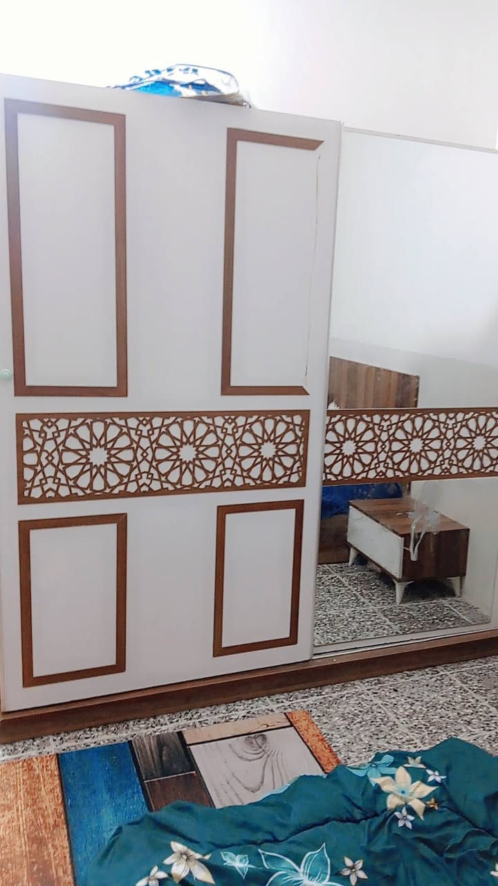 غرفه تركيه للبيع مستعمله بيها ضرر بسيط اريدها ٢٢٥ وبيها مجال *********** واتس اب
