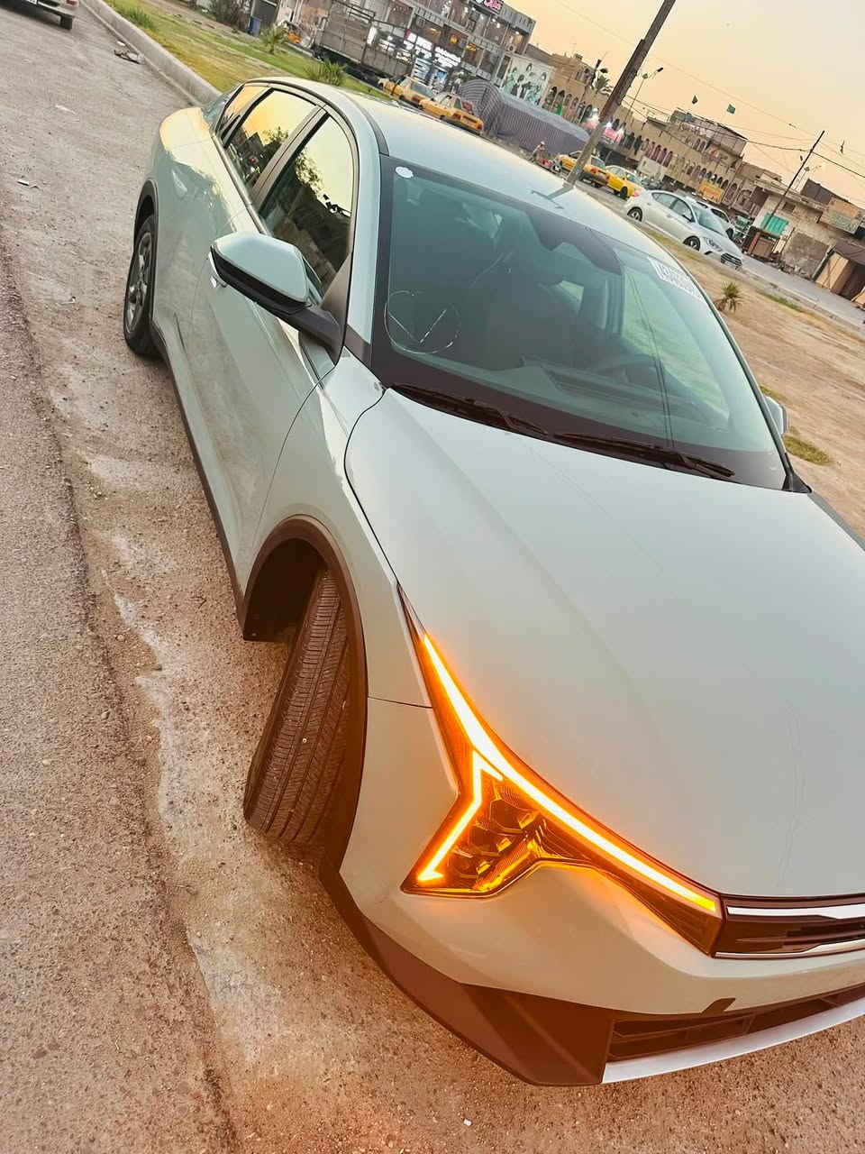 السلام عليكم للبيع
كي فور موديل 25 
ماشية 6000 مايل
بدون. رقم. 
محرك دوش 2000
السيارة بيها تبديل بنيد بس
بدوون ايرباك 
صور الحادث بالمنشور 
السعر 150 بيها مجال
مكاني بغداد البلديات
للاستفسار 
الاتصال ع الرقم ***********
