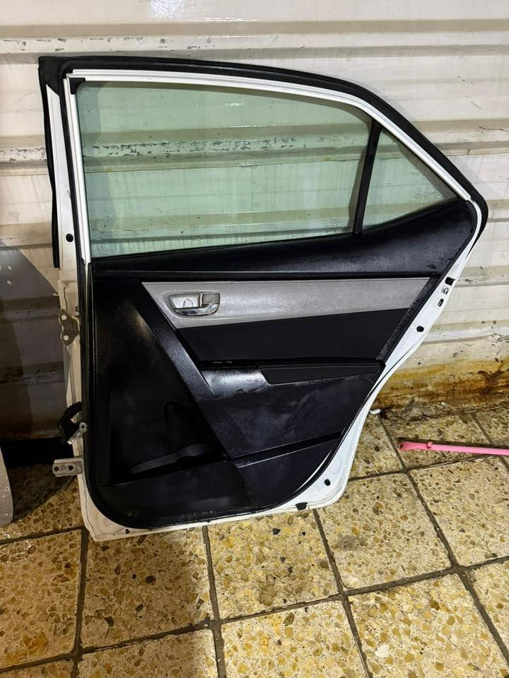 ابواب كورلا 2017 تفصيخ امريكي باب سكن رصاصي وخلف السكن ابيض كامل مع الملحقات
قيم بما يرضي الله اخذ 
*********** 
مكاني بغداد
