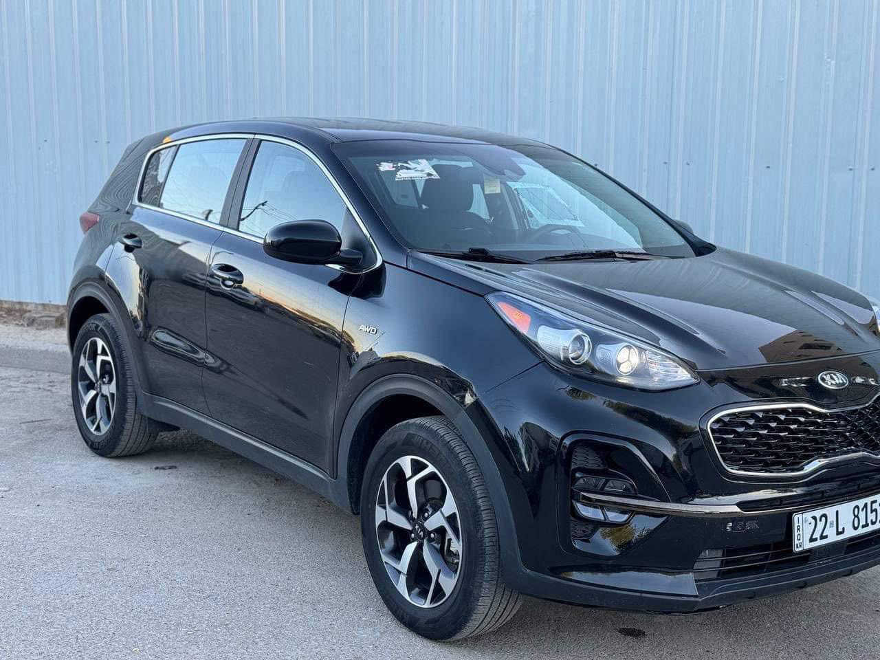 السلام عليكم سبورتج 
وارد امريكي 
موديل 22
سياره جديده 
كير مكينه خير من الله 
حادثها جاملغ امامي جهت السايق 
قطعتين تبريد 
مواصفات عاديه 
مكاني الكراده 
***********
السعر ١٩ ونص وبيها مجال
