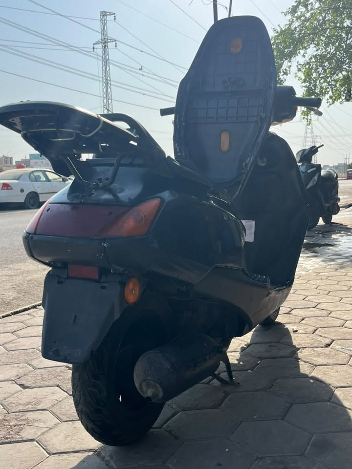 سلام عليكم دراجه سبيسي ياباني البيع سعر دراجه 450 دراجه بس كفراتها تعبانه مكاني كوت الزهراء وتساب ***********
