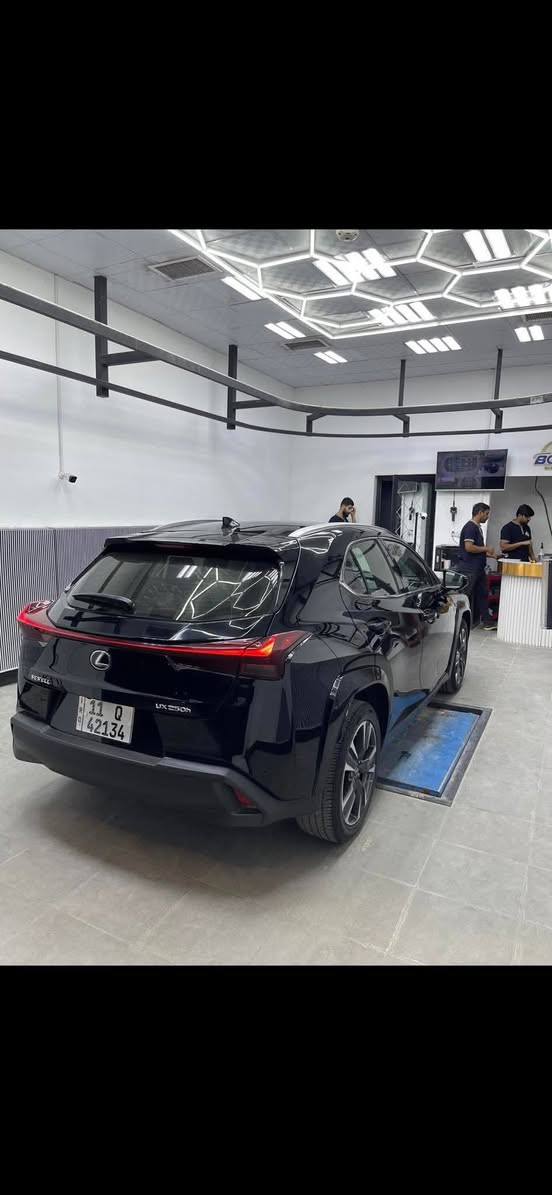 السلام عليكم
اللهم صل على محمد وال محمد

للبيع فقط بدون مراوس 

((Lexus ux 250hybrid 2023))

السيارة محرك حجم ٤ سلندر سعة 2000cc هايبرد 🔋

**فول مواصفات **

ماشية 65000 كيلو نظيفة جداً

حادثها امامي جهة السائق تبديل جاملغ و بنيد فقط لا لغد و لا شاصي

💸السيارة كلش نظيفة طخم تاير امامي قبل اسبوع مشدود ،

سنوية باسمي

رقم بغداد 

🌱ثلاث اوضاع قيادة سبورت ، نورمال ، ايكو 

⛽،رادار  وحساسات وتحديد مسار كله شغال

 تبريد قطعتين

تاخذ بنزين عادي ومحسن

السيارة تاخذها منا متصرف عليها و لا سنت

السعر  207$ 

للتواصل على الرقم بي واتساب ***********
