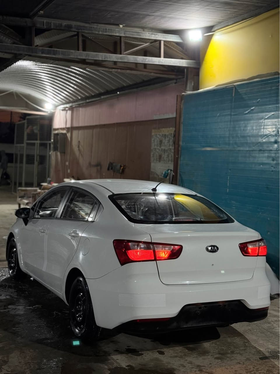 السلام عليكم للبيع كيا ريو موديل ٢٠١٧ وارد خليجي رقم اربيل مداور شوكت ماتريد مكينه ١٦٠٠ مكينه وكير وحداديه وتبريد وتتفىه وتخم تاير كله جديد سياره نضيفه وجاهزه واحله من الصور بيها قبق جنطه مبدل اصلي نفس الون ومكانين بارد والباقي كفاله مكاني نجف سعر ٨٨ ورقه بيها مجال حك جيتك *********** النجف, العراق
