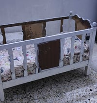 سرير اطفال مستخدم هو ودوشك ب 50 الف مكاني بغداد مدينة الصدر 0775084824...