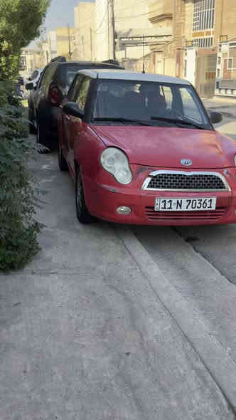 السلام عليكم عندي ليفان موديل 2013 
كير عادي محرك بلادي قبق اسود 
سياره جاهزه كير محرك تبريد صدر كله نضيف 
تخم تاير جديد 
رايدها 37وبيها مجال بسيط 
الاستفسار ***********
رقم وهزه وسنوية جديد بغداد
