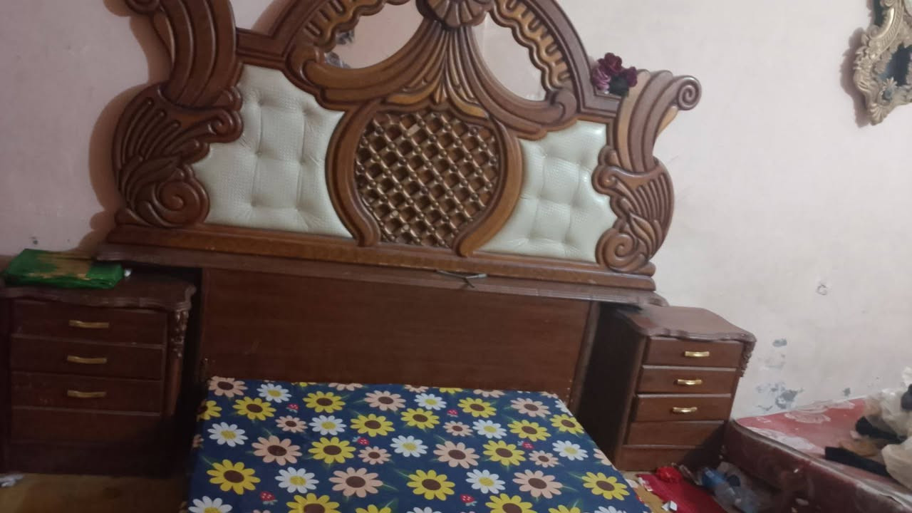 عرفه نوم 4بيبان اللبيع مستعجل السعر 250   مكان بغداد***********
