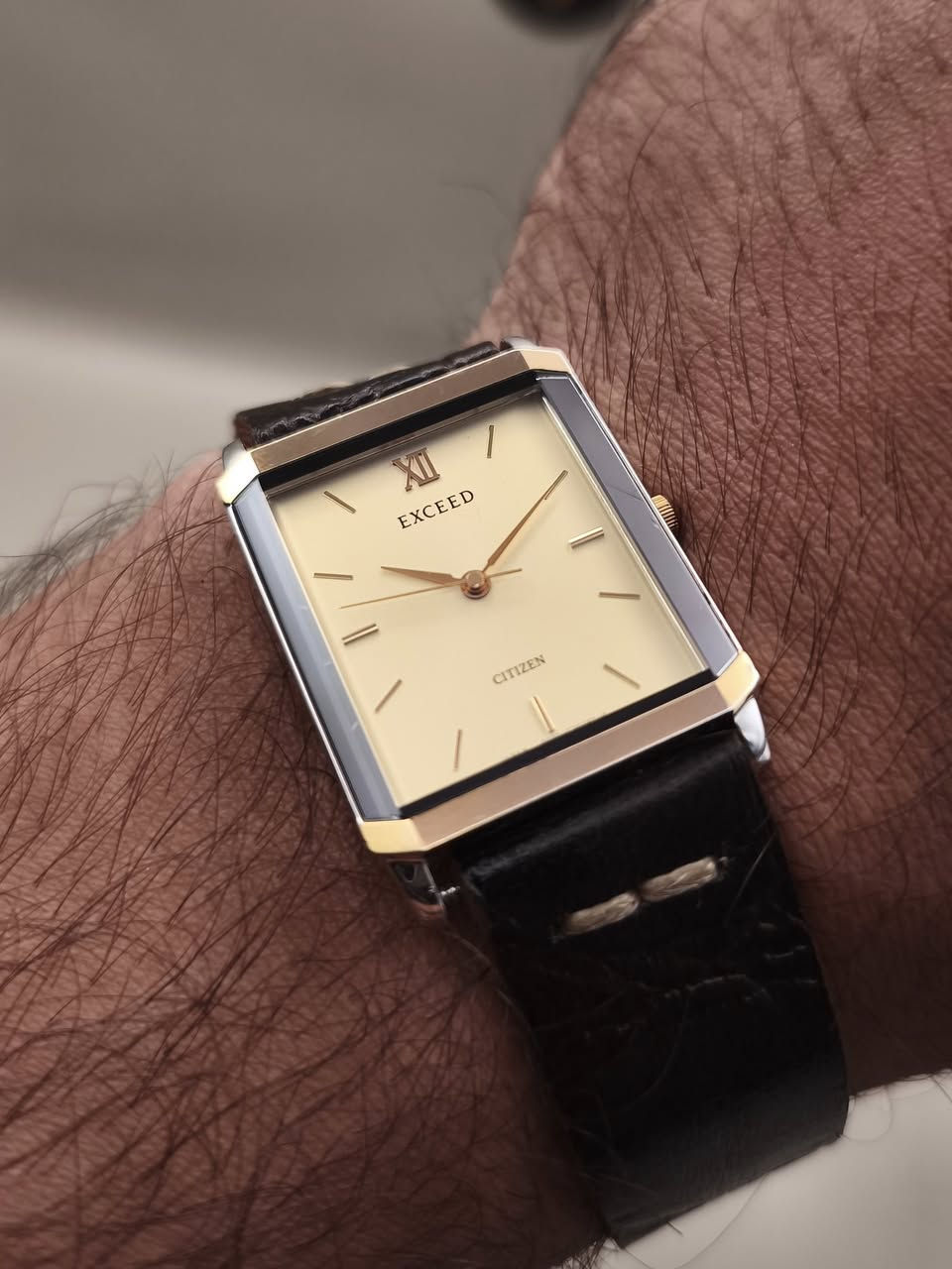 ▪️CITIZEN  EXCEED
ألى عُشاق التميُز 
ستزن أكسسيد من الاصدارات الاكثر شُهره 
حالة الساعة : 98%
تعمل بنظام الكوارتز الدقيق 
سير الساعة جلد طبيعي 
أكسسوار السير مُختم [EXCEED] 
الساعة مُقاومه لرذاذ الماء 
مُقاومه للمغنطه الى حد 4800
رقم الموديل : 0330-C30447 TA 
رقم التسلسلي الخاص بالساعة : 240050
كود التصنيع : GN-0-S
الصنع : JAPAN 🎌
الابعاد : 25*35 mm
الماكنه مُختمه citizen
تحتوي الماكنه على 7 احجار
سعر الساعة داخل موقع LONG'S FINE [340$]


**إذا كنت صاحب هذا الإعلان وتريد حذفه لأي سبب، رجاءا أرسل رسالة إلى الدعم الفني**