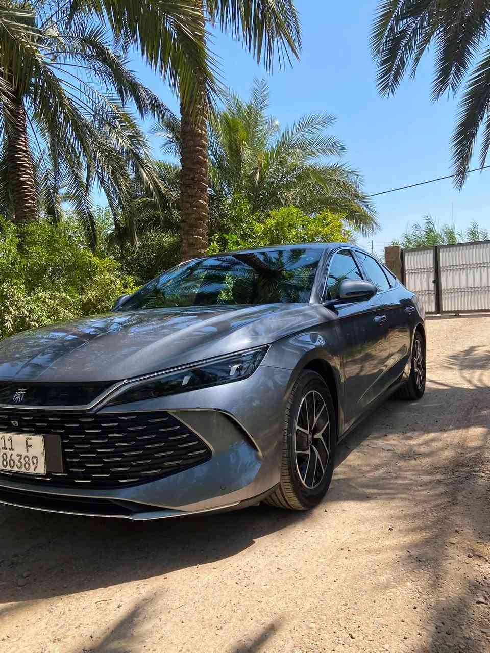 السلام عليكم
BYD QIN L 2025 للبيع 

السيارة لون رصاصي احلى لون بيها 

ماشية 17 الف 

مواصفات السيارة : 

بطارية 120KM 

خمس كاميرات ( تسجيل ) 

بانوراما 

شاشة جبيرة 

تحديد مسار 

مثبت سرعة 

كشن كهرباء 

تبريد قطعتين 

محرك DM-i 5 

وبقية المواصفات معروفة 

وسيارة مسويلها ارضيات تفصال يعني داخلها حيل نظيف 

مكفولة كفالة عامة وشرط السونار وتحويل مباشر بأسمي 

السعر 165 ورقة 

مكان السيارة بغداد الشرطة الخامسة 

***********
